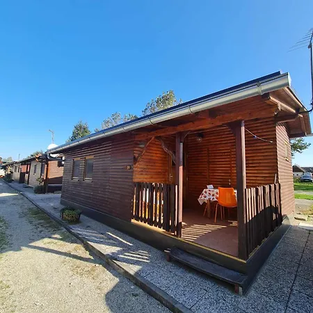 Hiska Panonski Gaj Terme Banovci, Vkljucene Kopalne Karte Ferienhaus Veržej